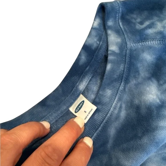 5/$25 Old Navy Women's Blue Tied Died Sweater - Picture 4 of 4